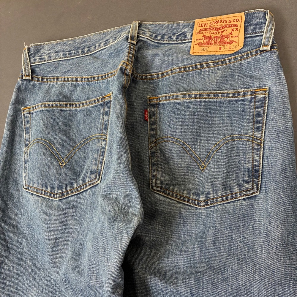 Vintage Levi's 501 Denim Jeans Men's Size 33x30 Medium Wash Y2K